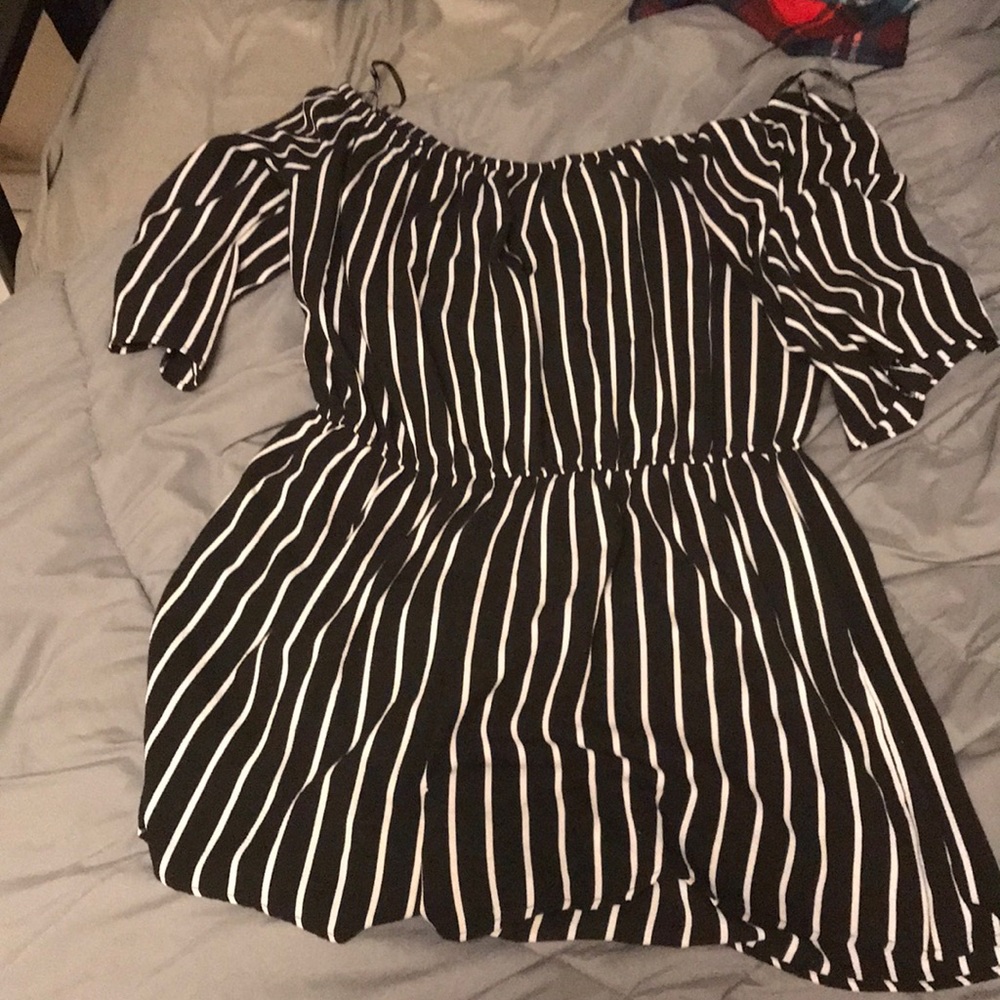 Cute black & white romper!